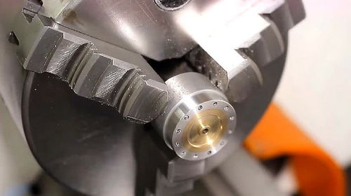 匠心獨運 老師傅巧手制作電機零件，詮釋農林牧漁機械配件制造的精湛技藝